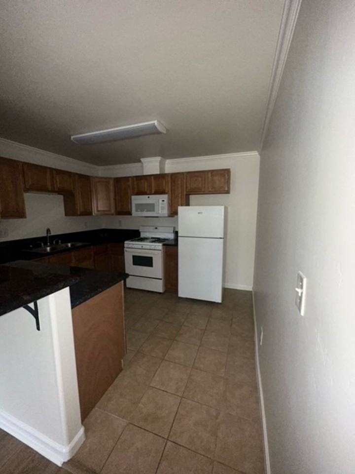 Loma Village Apartments - Photo 4 of 22