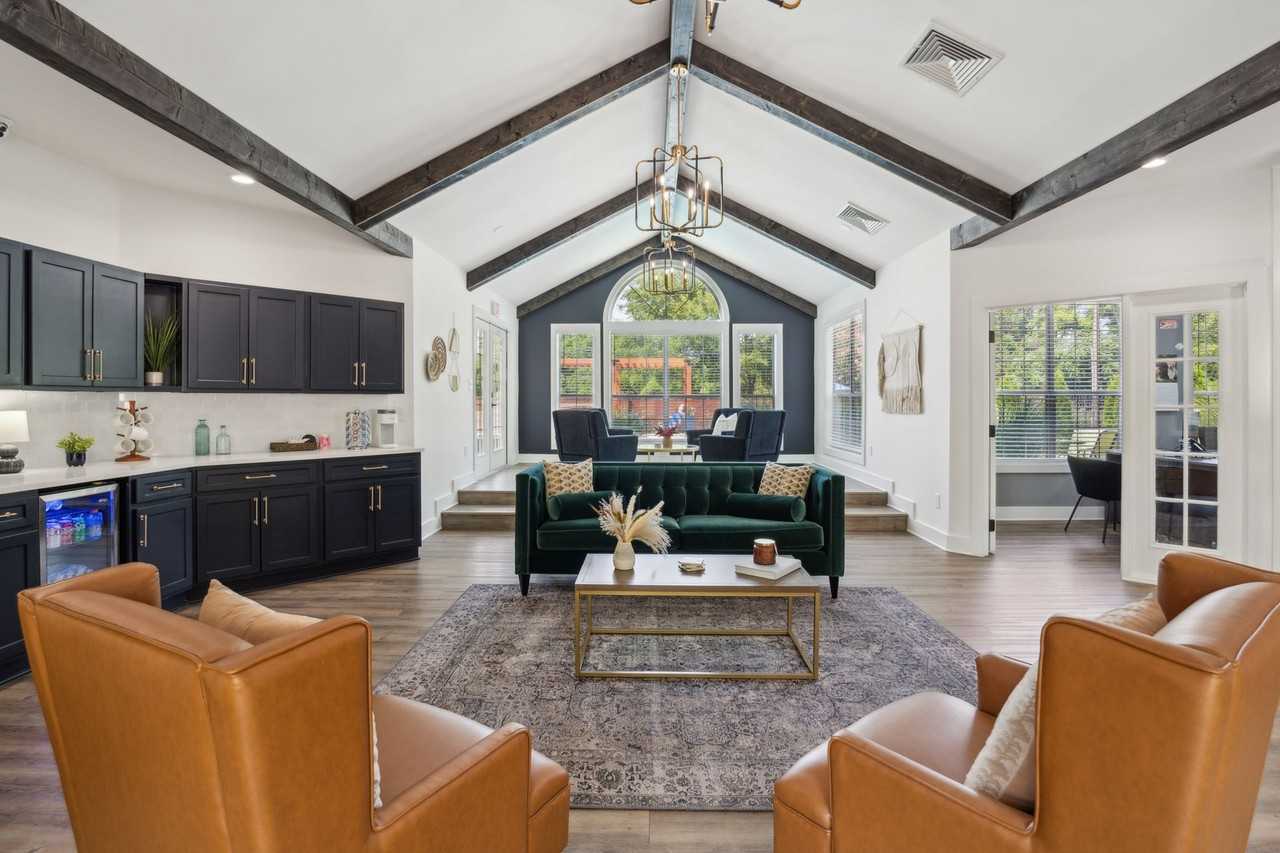 Avalon of Hermitage - Photo 3 of 50