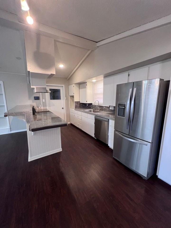 5409 33rd St - Photo 3 of 17