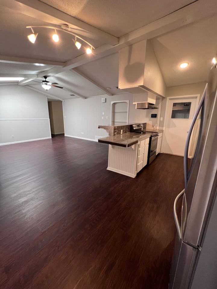 5409 33rd St - Photo 4 of 17