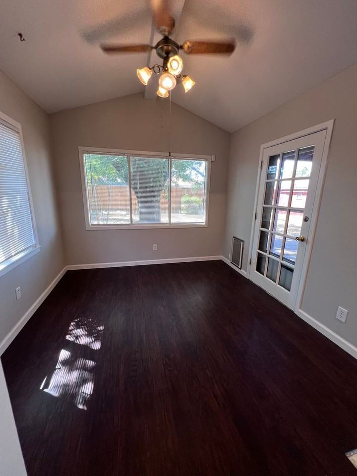 5409 33rd St - Photo 5 of 17