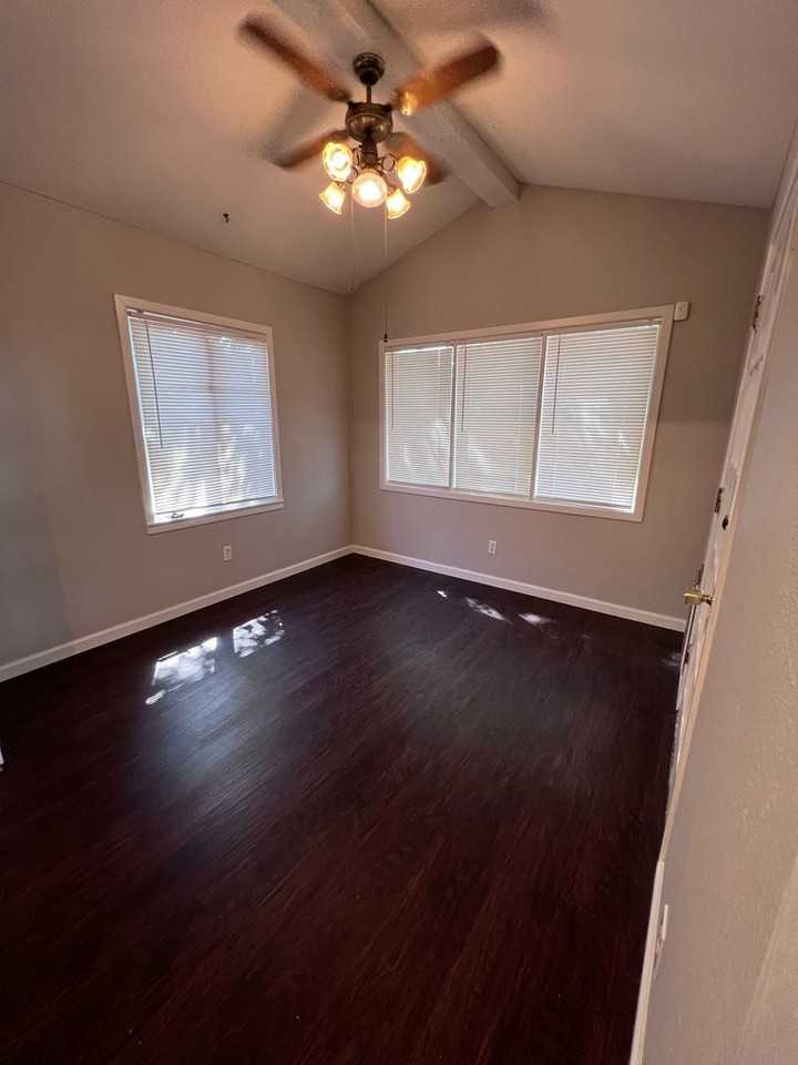 5409 33rd St - Photo 6 of 17