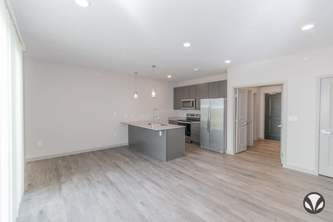 Chateau at Yankee Hill - Photo 6 of 50