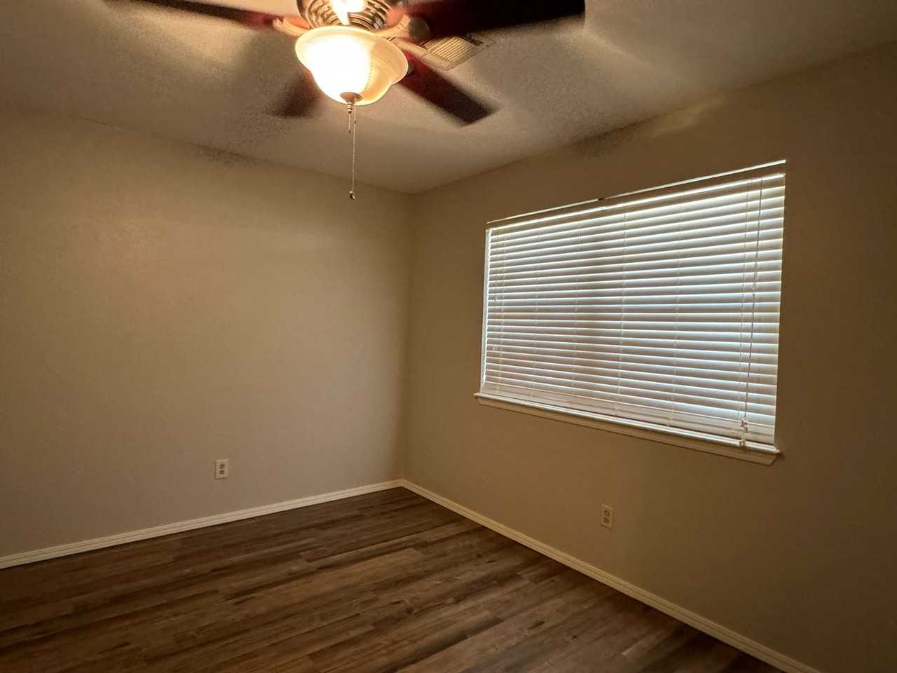 2306 Nw 75th St - Photo 4 of 13