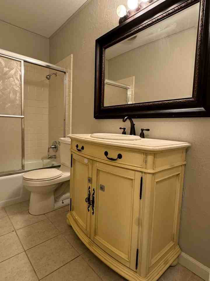 2306 Nw 75th St - Photo 7 of 13