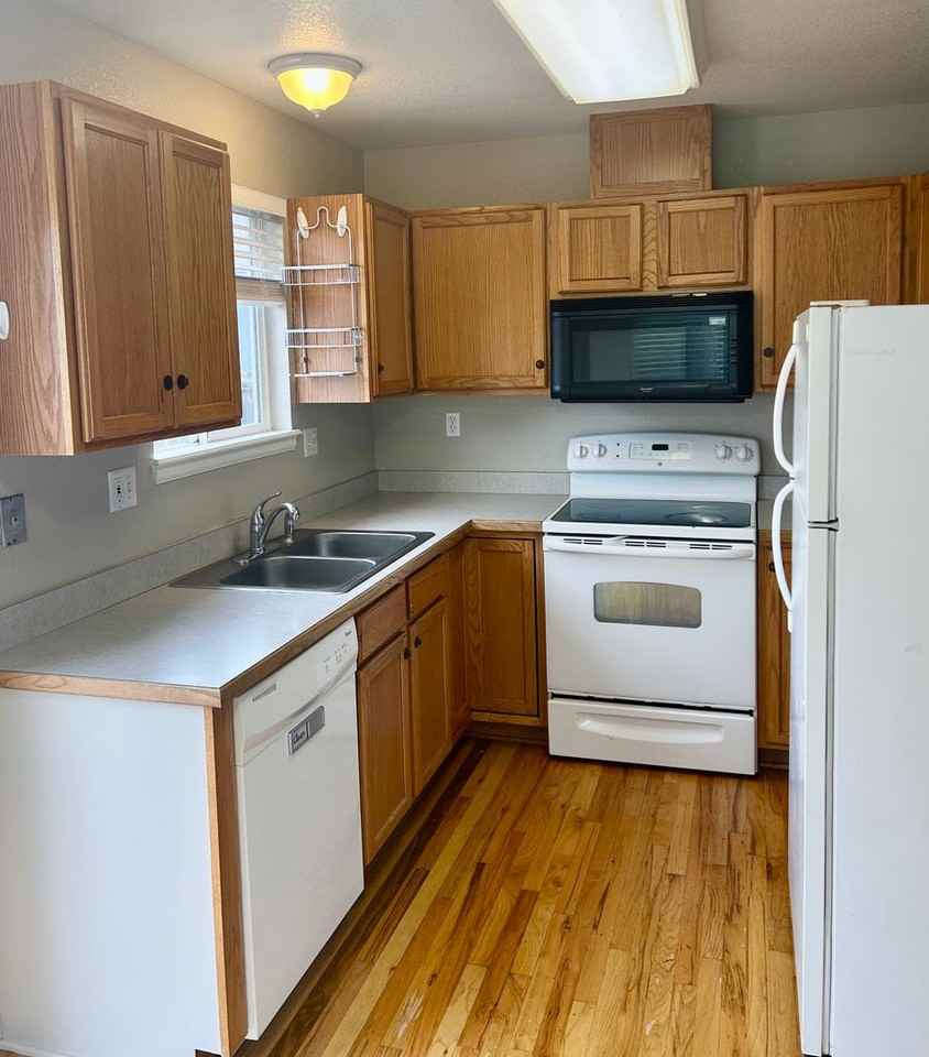 1463 Holly St - Photo 4 of 14