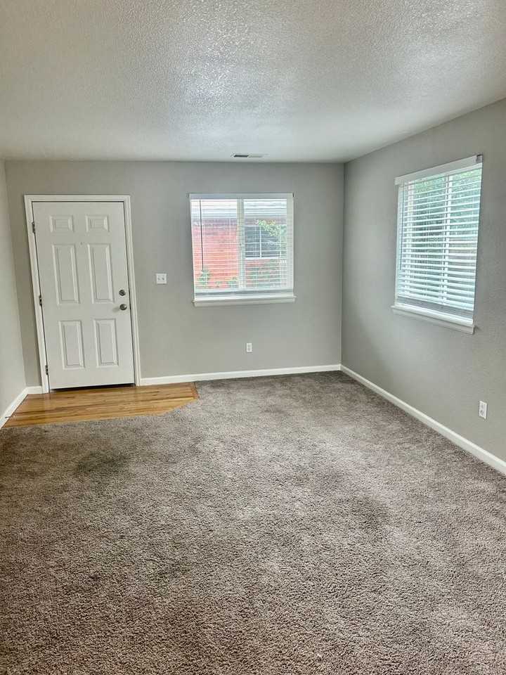 1463 Holly St - Photo 3 of 14