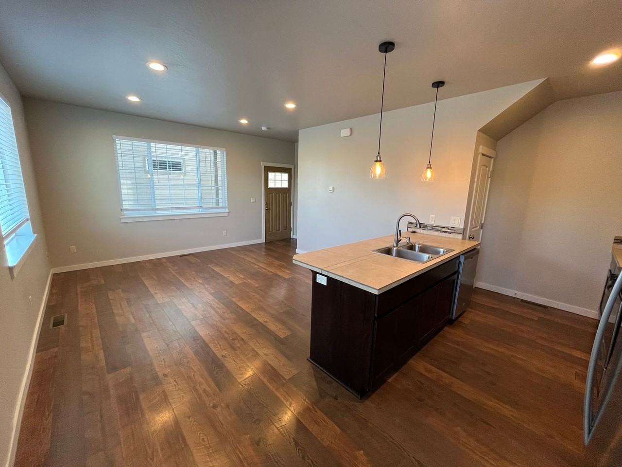 63159 NE De Haviland St - Photo 3 of 18