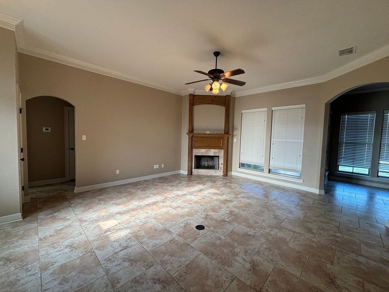 1303 Quincy Dr - Photo 2 of 14