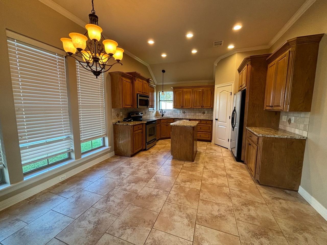 1303 Quincy Dr - Photo 3 of 14