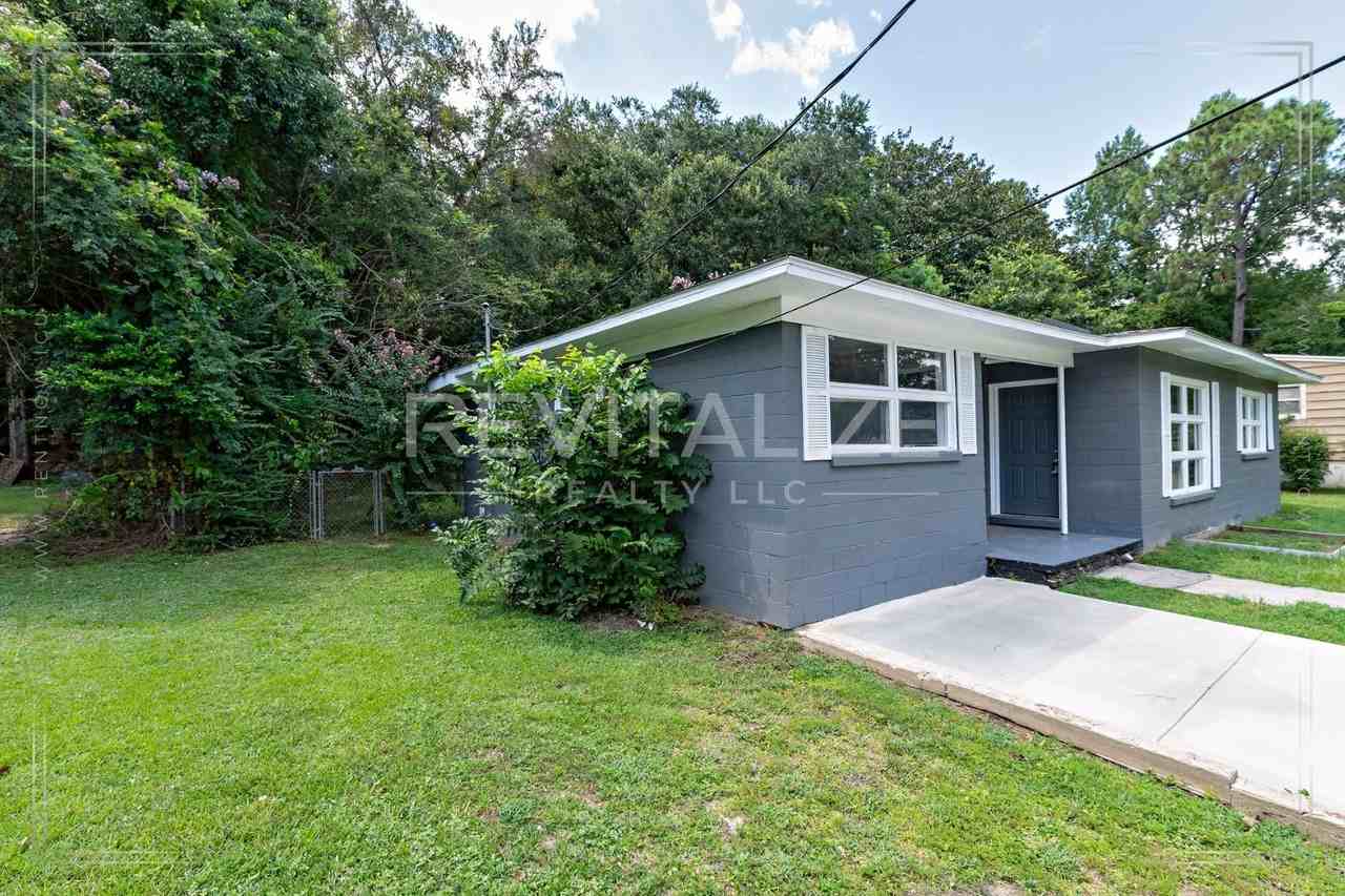 1757 Le Grande Dr - Photo 3 of 28