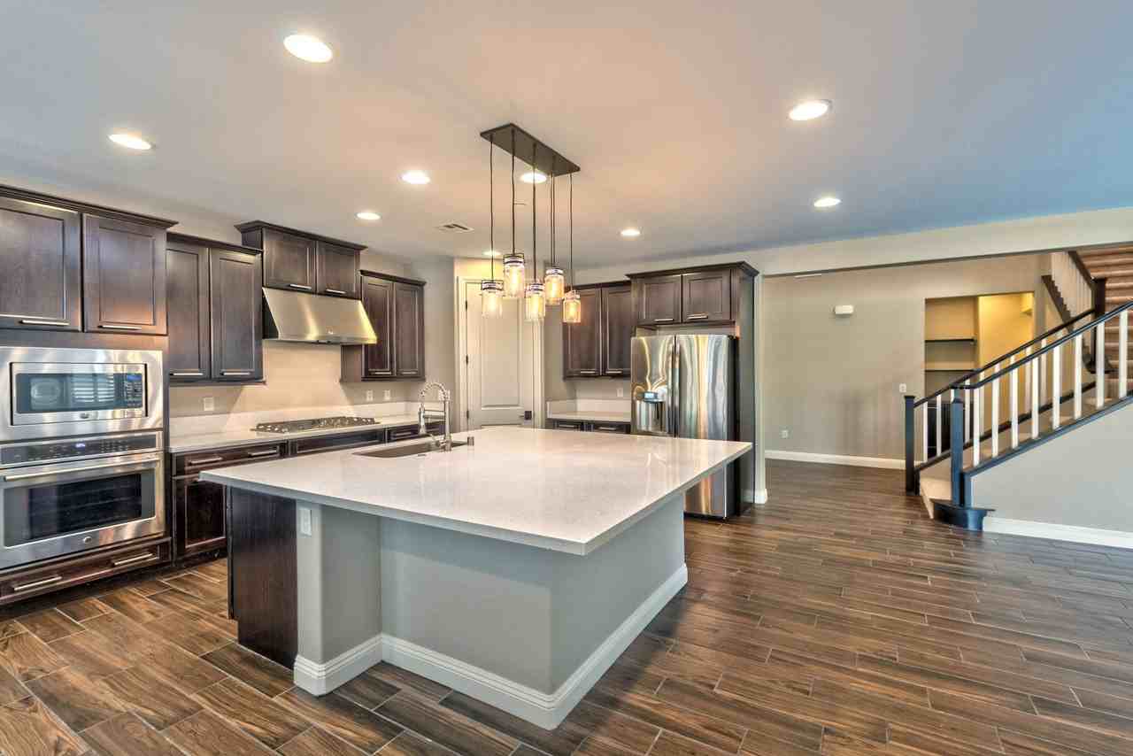 2174 Tortona St - Photo 6 of 17