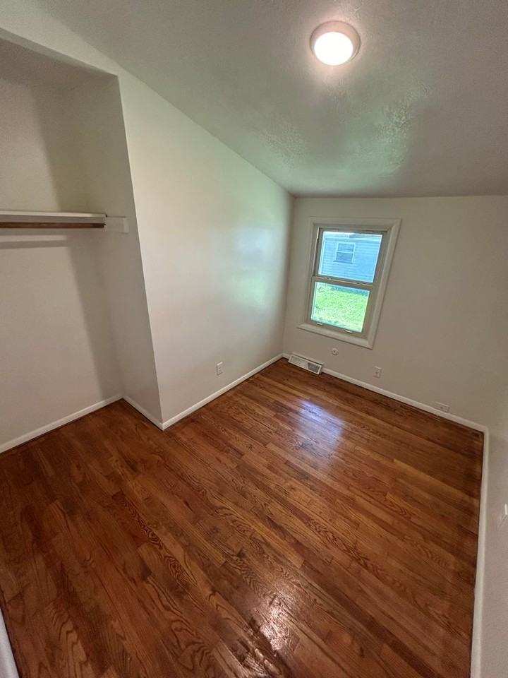 11301 Herrick Ave - Photo 3 of 15