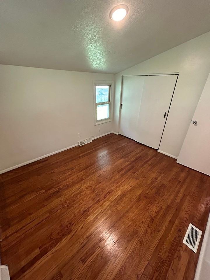 11301 Herrick Ave - Photo 6 of 14