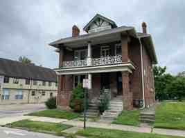 featured image of 1827 Summit St