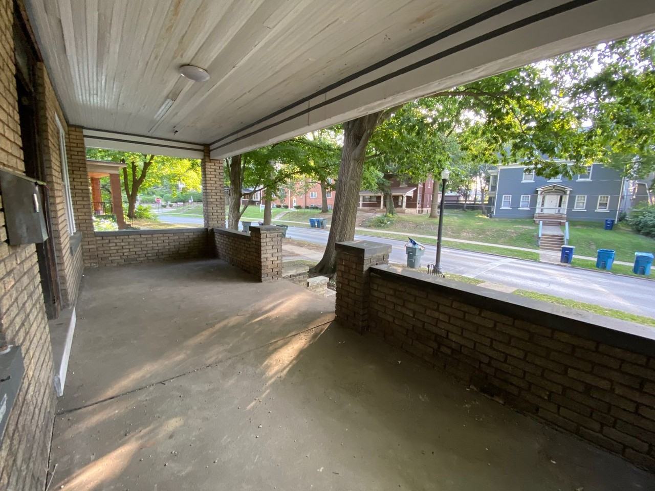 1975 Indianola Ave - Photo 5 of 22