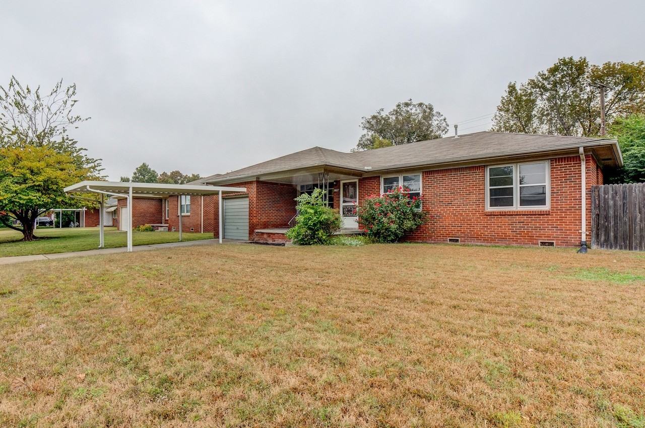 10627 E 3rd St - Photo 3 of 28