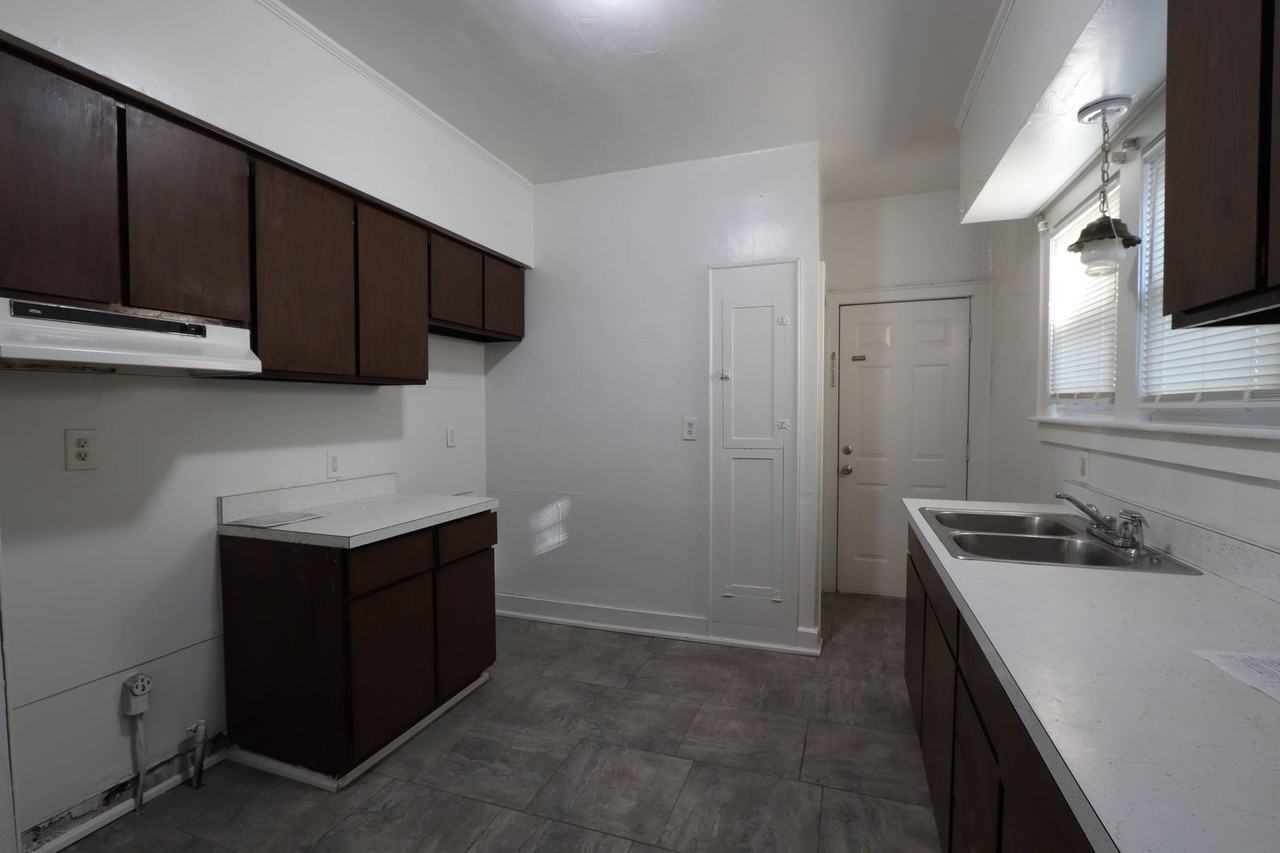 1108 Covert Ave - Photo 3 of 16