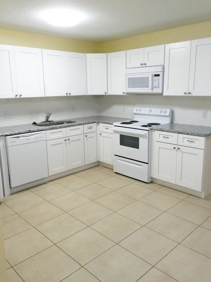 332 Dundee Dr - Photo 4 of 21