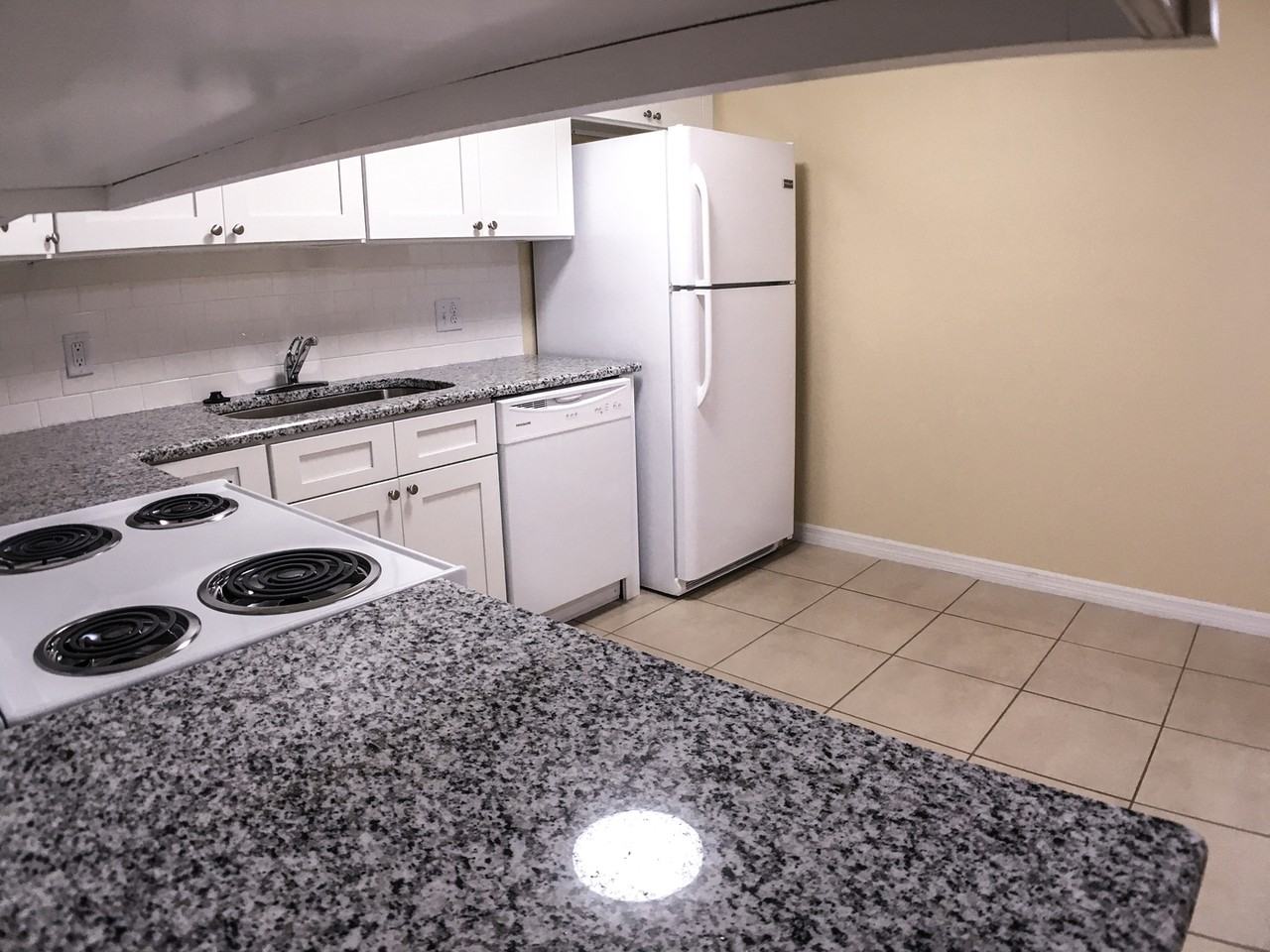332 Dundee Dr - Photo 5 of 21
