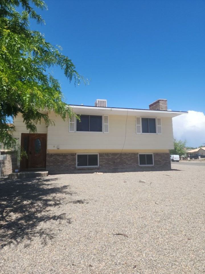 1808 Camino Rio - Photo 2 of 5
