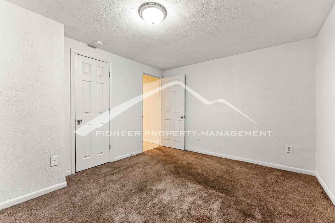 11934 W Independence Ave - Photo 2 of 13