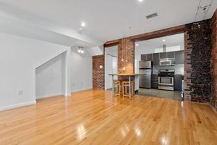 708 Irving St Ne #202 - Photo 1 of 1
