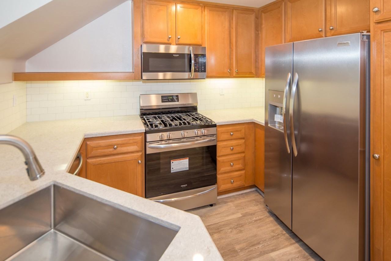 208 Dewdrop - Photo 2 of 23