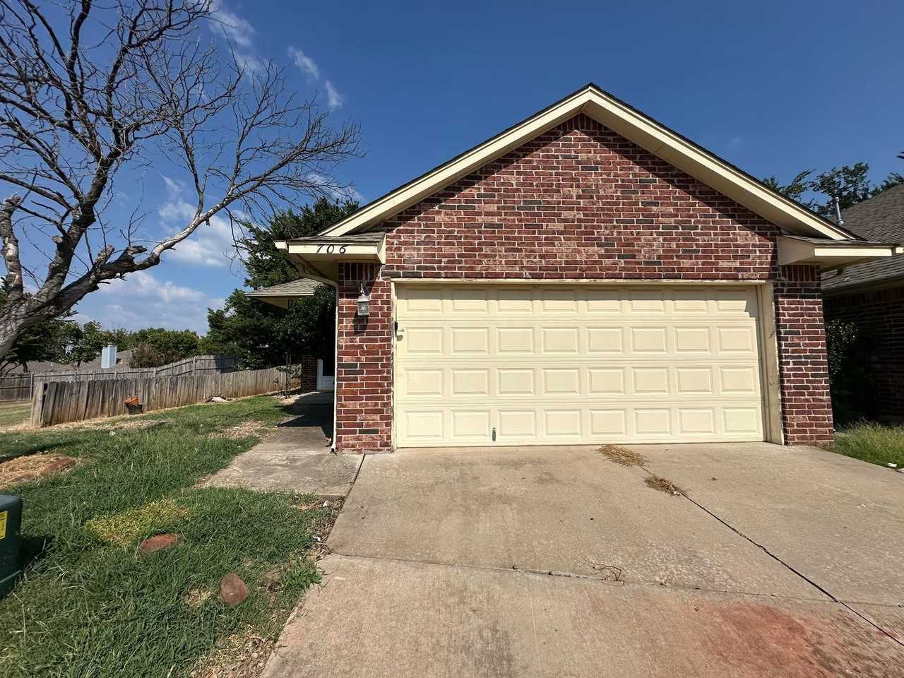 706 Rockridge Cir - Photo 2 of 31