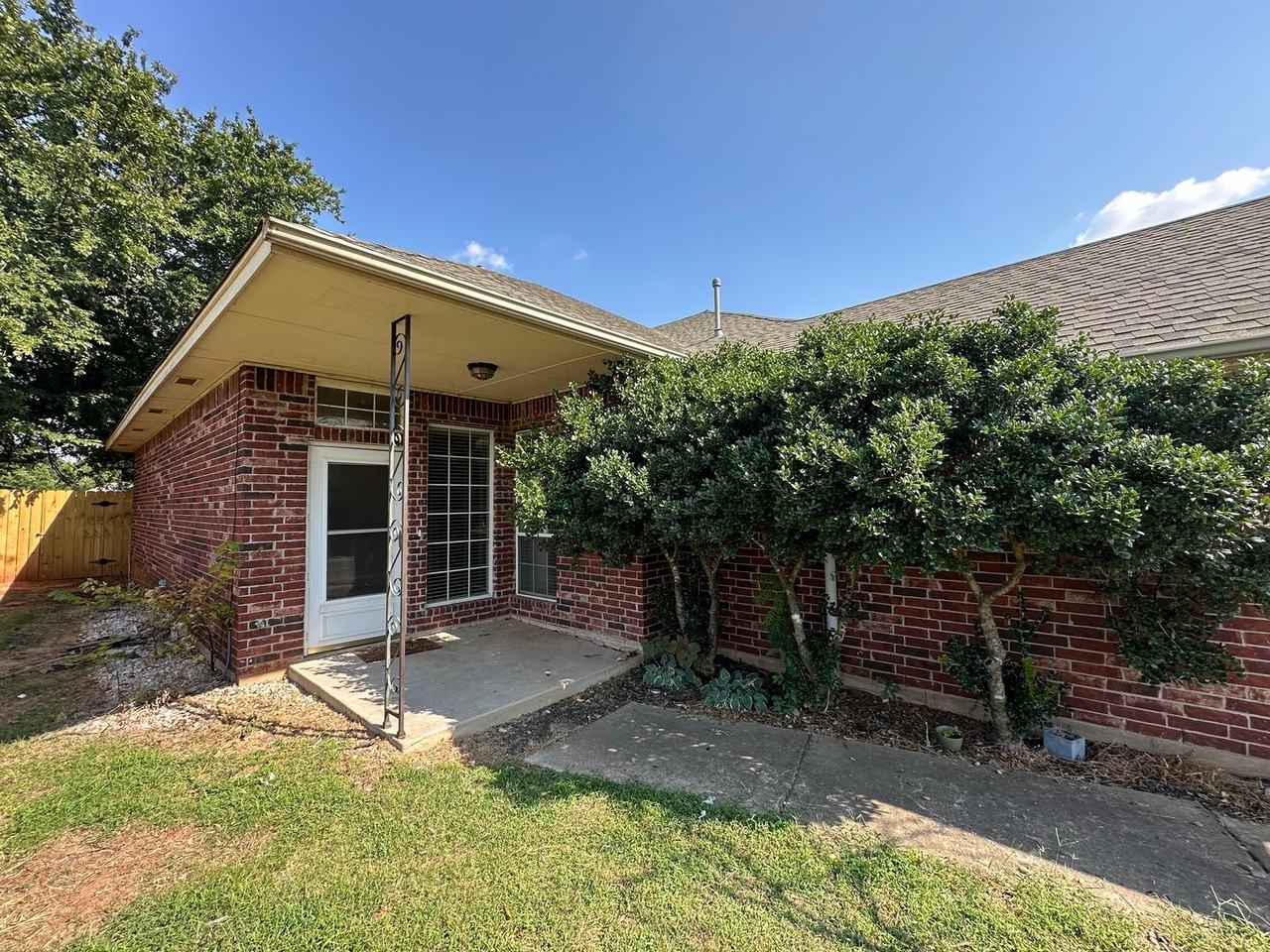 706 Rockridge Cir - Photo 3 of 31