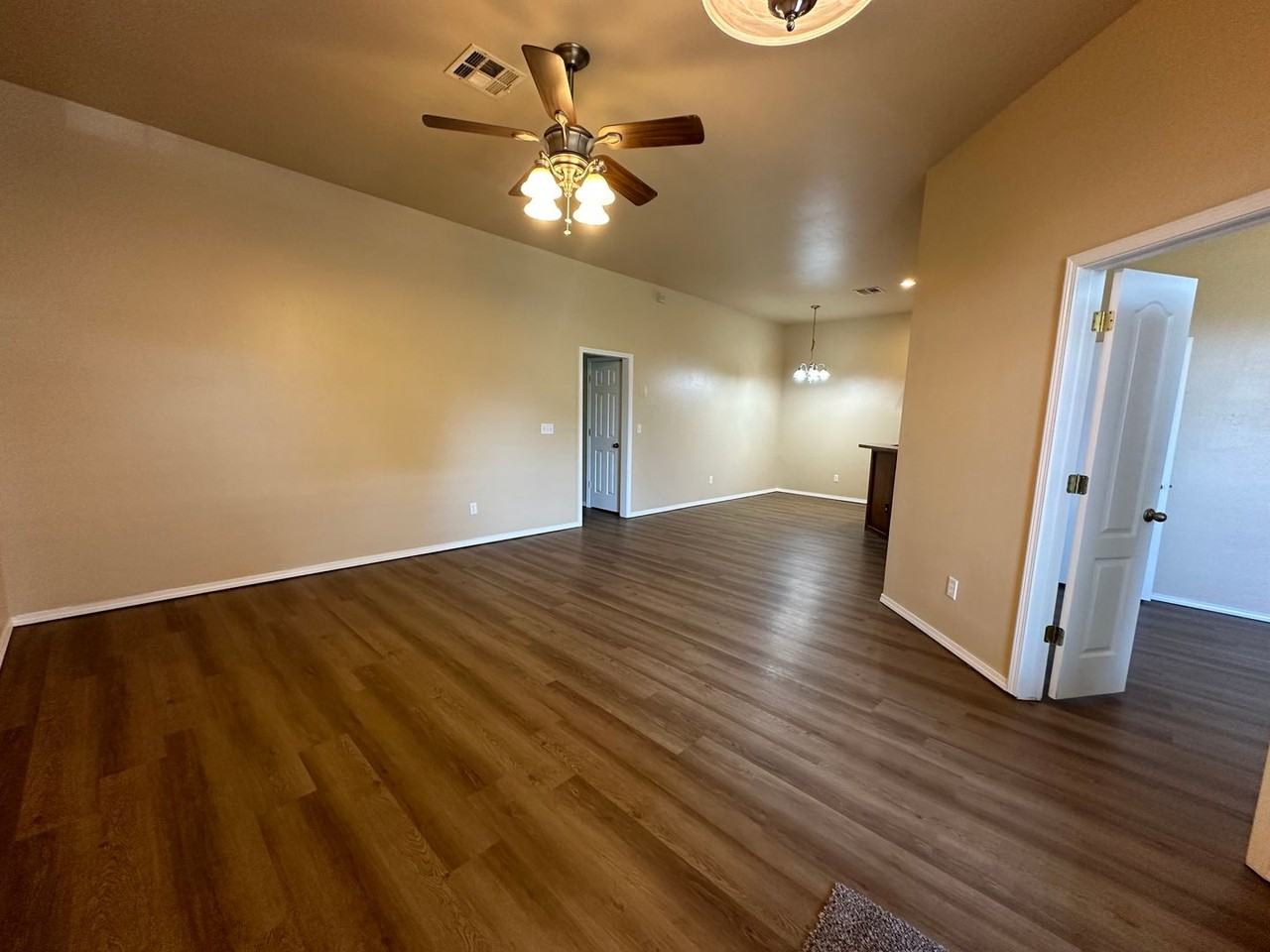 706 Rockridge Cir - Photo 4 of 31