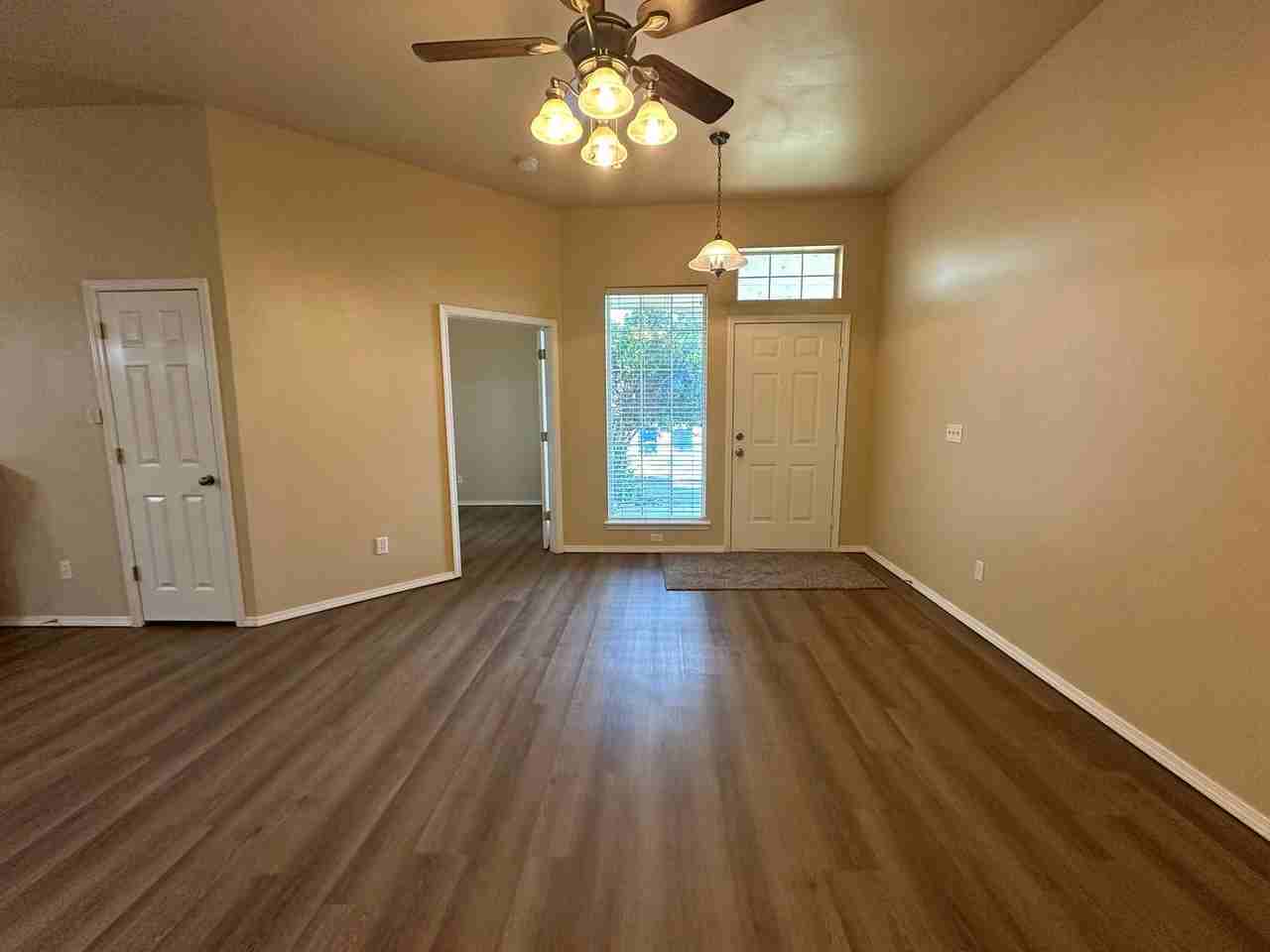 706 Rockridge Cir - Photo 5 of 31