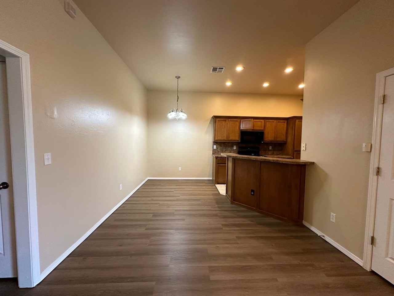 706 Rockridge Cir - Photo 6 of 31