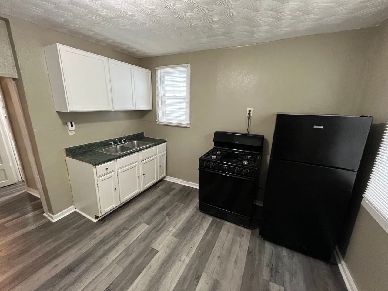 6512 Leschen Ave - Photo 3 of 42