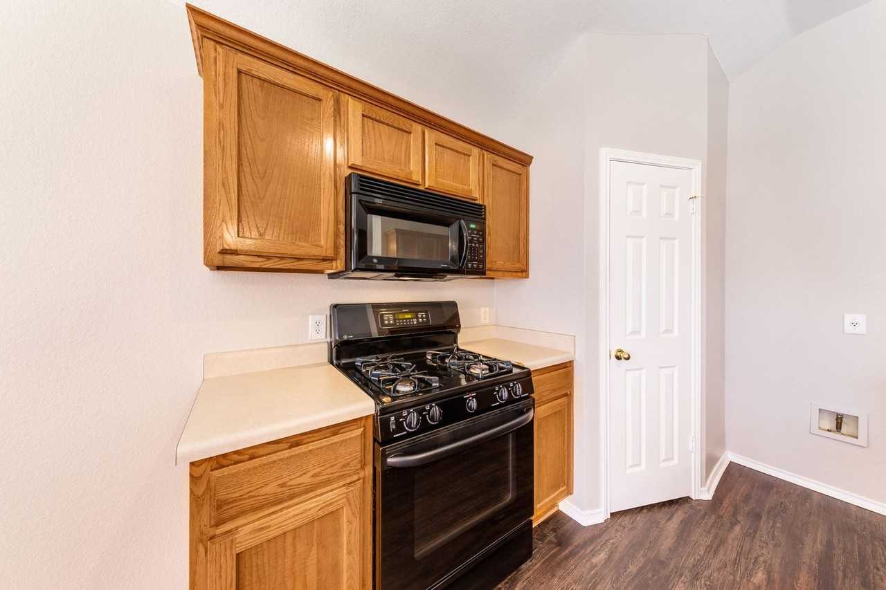 11908 Battle Bridge Dr - Photo 6 of 19