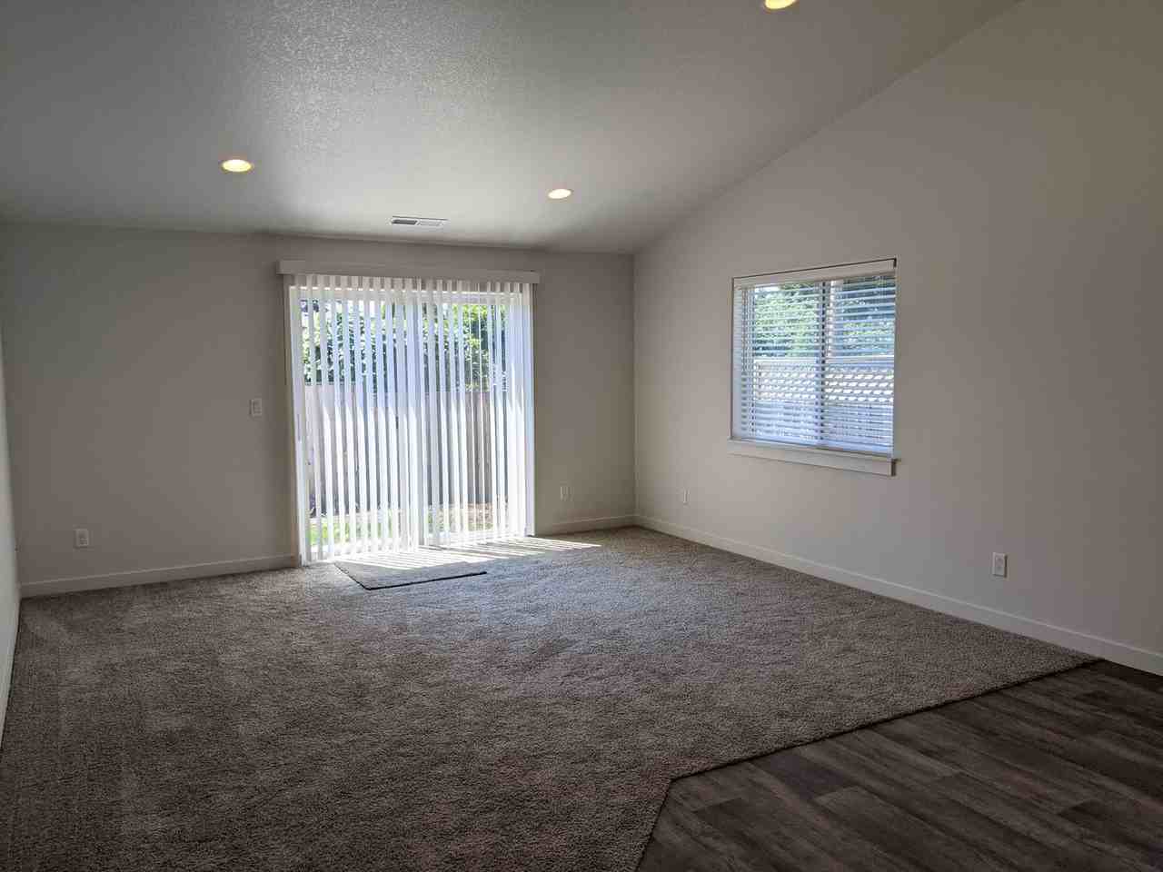 1540 7th St - Photo 4 of 15