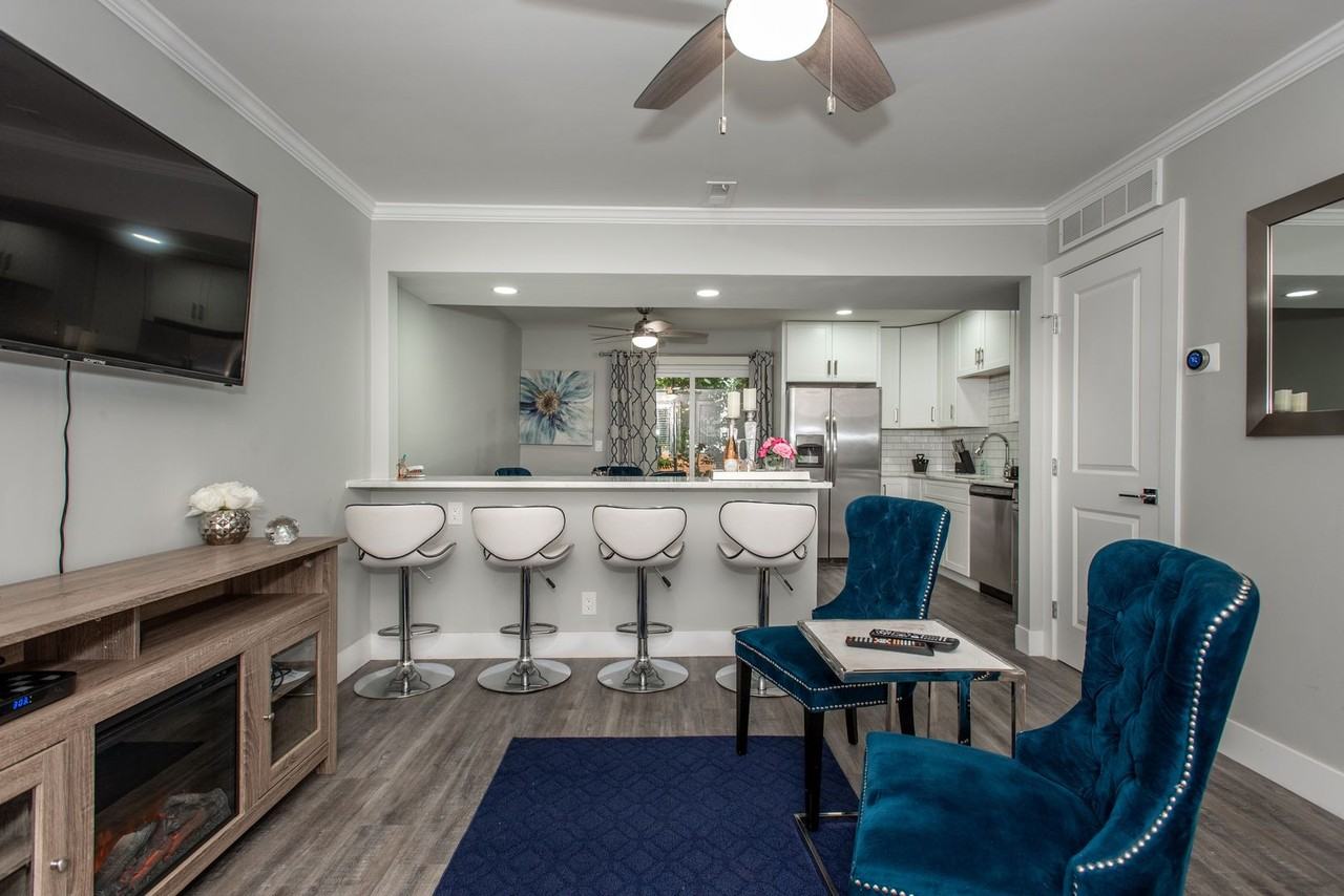 282 Irwin Pl - Photo 2 of 7