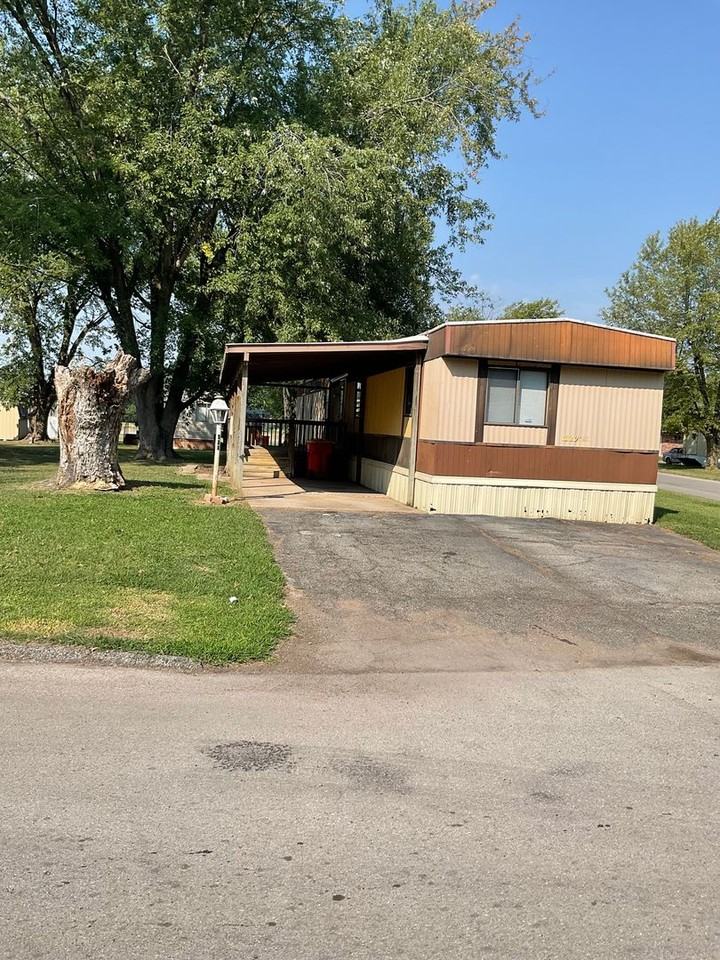 602 Douglas St - Photo 2 of 16