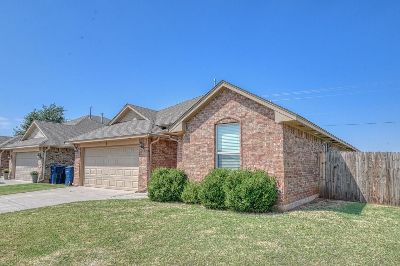 11141 Sw 39th Ct - Photo 2 of 28