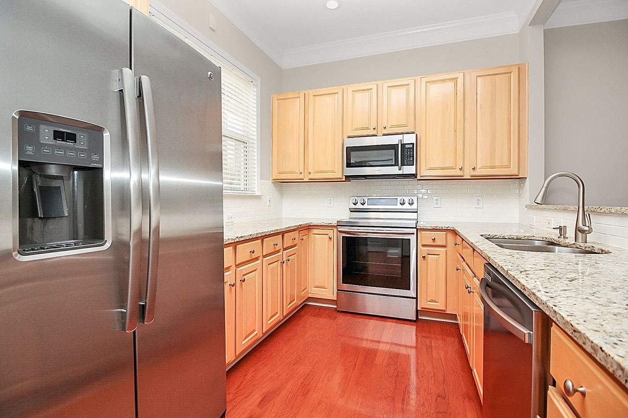 1541 Pecan Ave - Photo 2 of 16