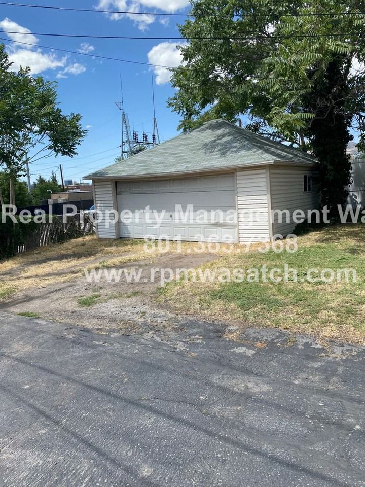 866 S Mcclelland St - Photo 2 of 32