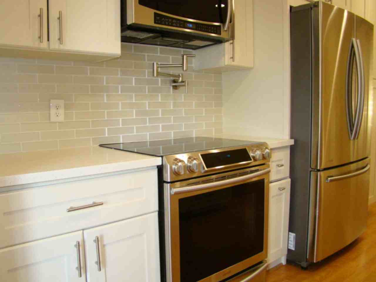 1050 Leo Dr - Photo 3 of 12