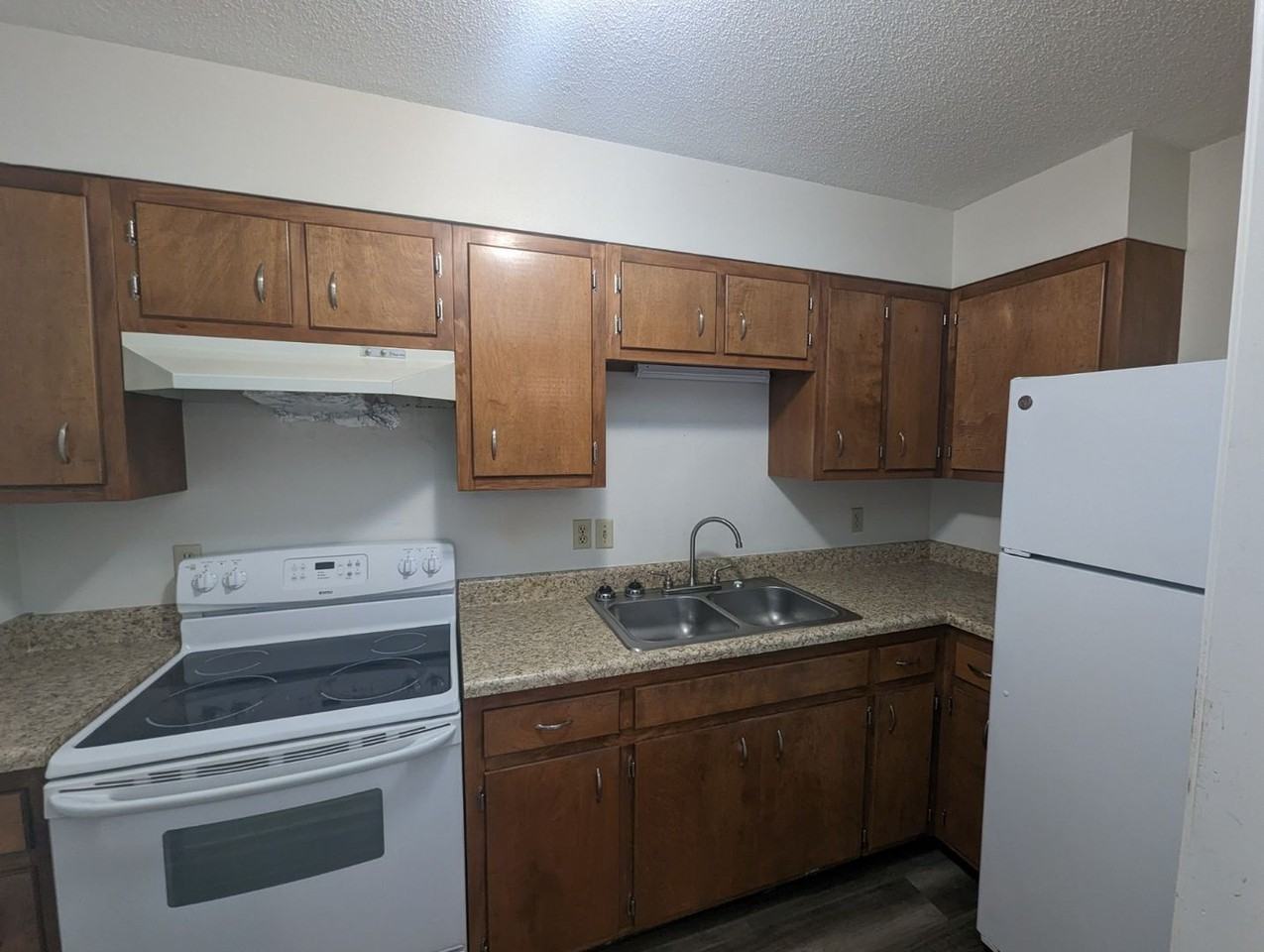 1520 E Boswell St - Photo 4 of 8