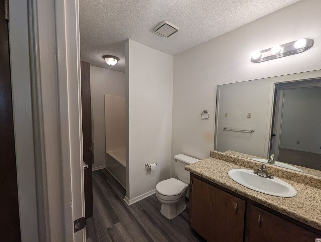 1520 E Boswell St - Photo 6 of 8