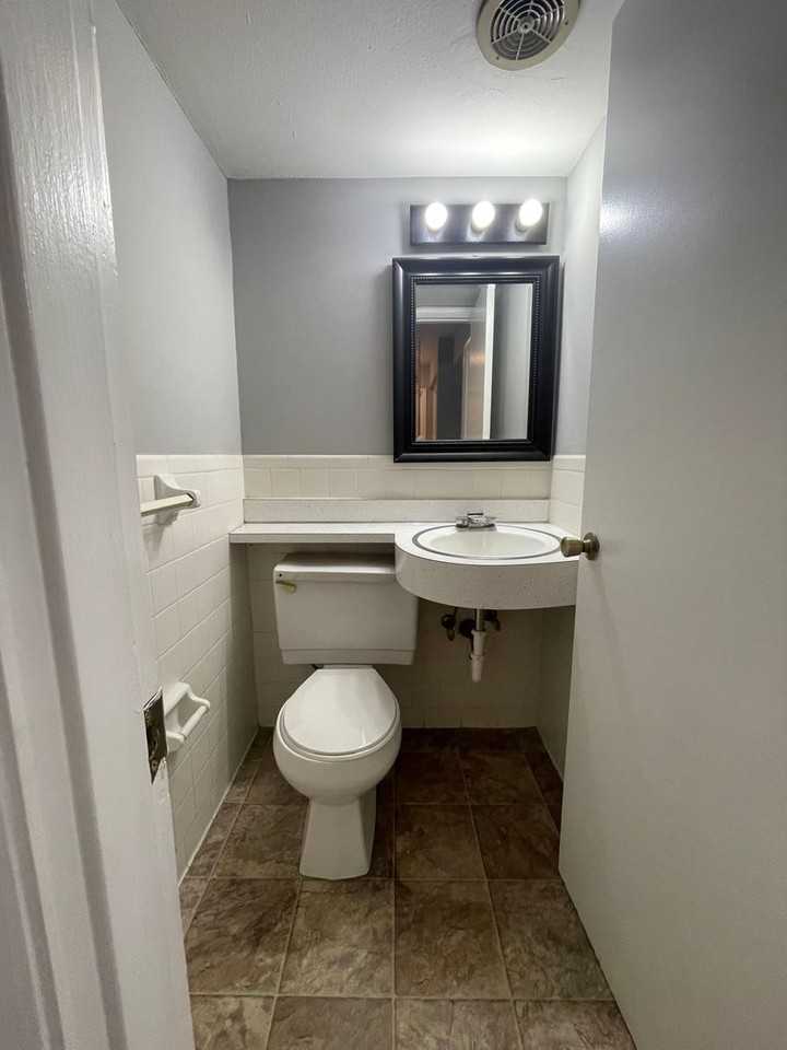 313/315 Moundale - Photo 3 of 8