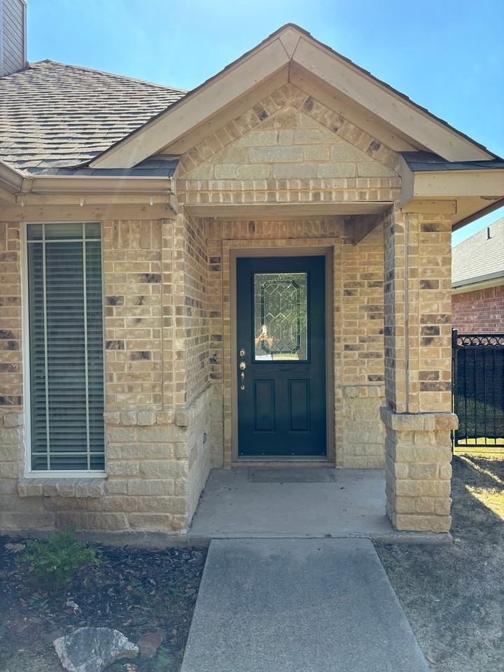 817 Claycourt Cir - Photo 2 of 19