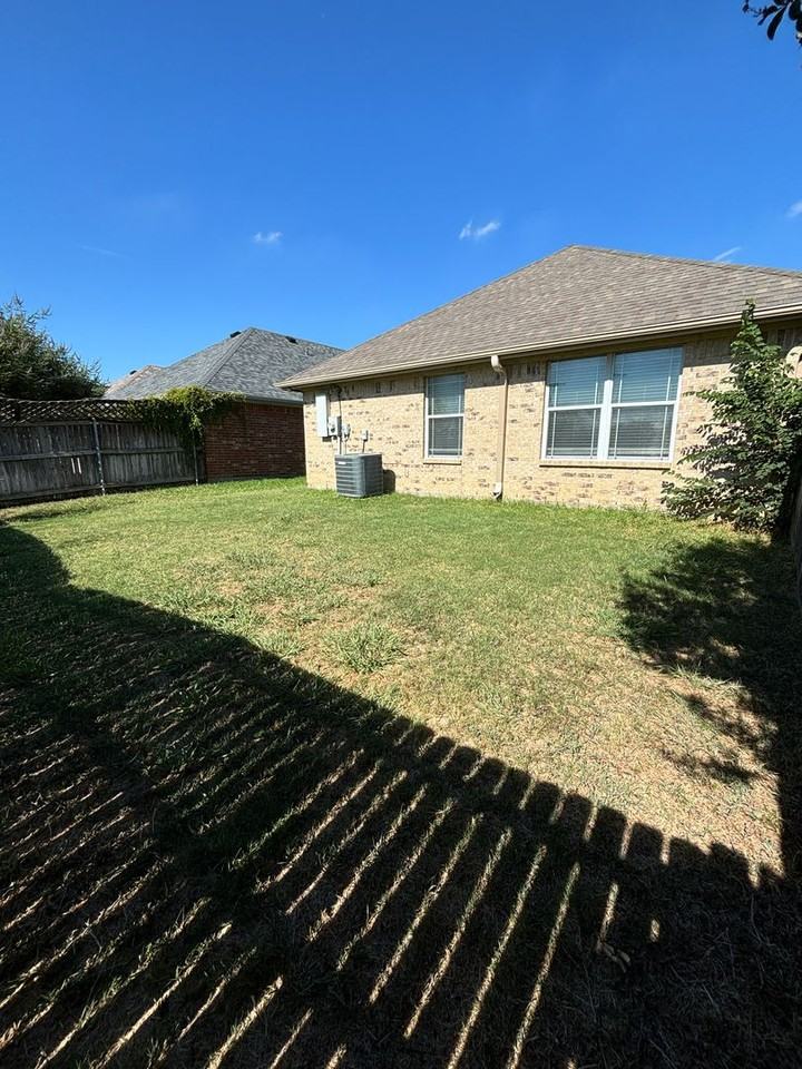 817 Claycourt Cir - Photo 3 of 19