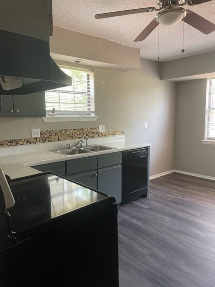 11424 Felton St - Photo 3 of 19