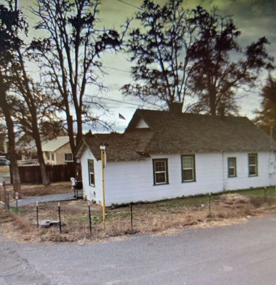 408 E 4th St - Photo 2 of 11