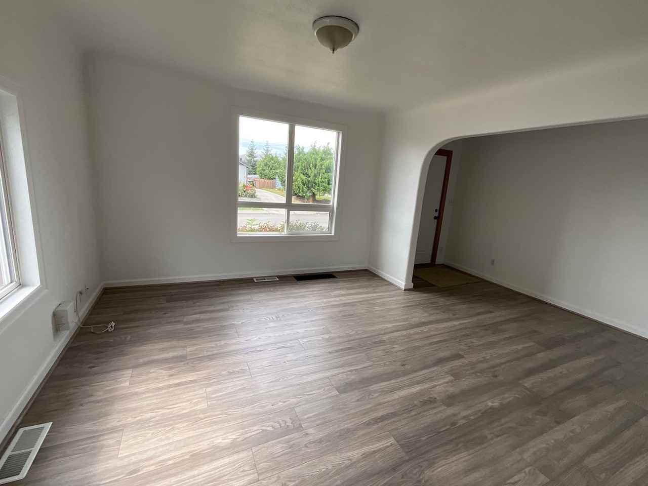 1219 Lombard Ave - Photo 2 of 10